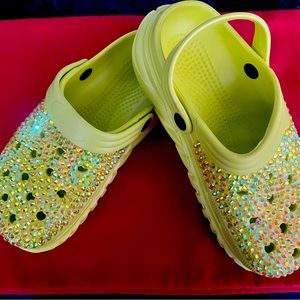 Sandals embellished size 8 💚